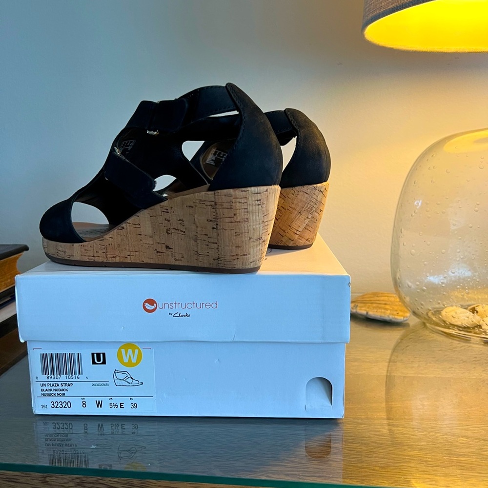 NWT -Clarks Unstructured Black 8 W Width with Box. With Cork bottom for comfort